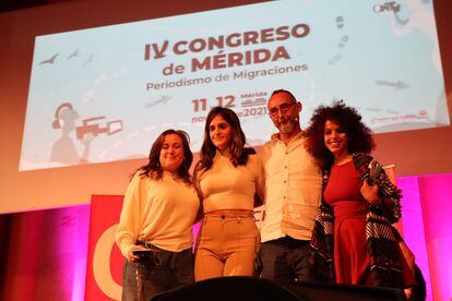De izquierda a derecha, Sonia Moreno, Natalia G. Vargas, José Naranjo y Ebbaba Hameida, participantes en la mesa sobre la cobertura de la crisis en Canarias.