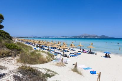 Cerrando el ‘top ten’ de TripAdvisor de las 10 mejores playas en territorio español se sitúa la playa de Muro, en la bahía de Alcúdia (Mallorca). Finísima arena y escasa profundidad de agua la hacen atractiva para familias con niños. A espaldas de la playa hay un sistema dunar salpicado por pinos y enebros. Más información: <a href="http://www.infomallorca.net/" target="_blank">www.infomallorca.net</a>