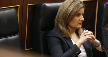 La ministra de Empleo, Fátima Báñez, ayer en el Congreso. 