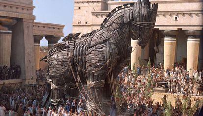 L’episodi del cavall de Troia, un relat massa fantàstic, deia Palèfat. 