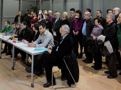 Dirigentes del sector cr&iacute;tico del PSE alav&eacute;s, durante su reuni&oacute;n en Vitoria.