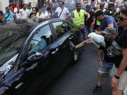 Els taxistes han atacat diversos cotxes amb llicència VTC al finalitzar la protesta