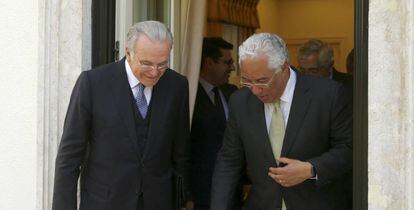 El primer ministro de Portugal, Ant&oacute;nio Costa, a la derecha, con el presidente de la Fundaci&oacute;n La Caixa, Isidro Fain&eacute;.
 