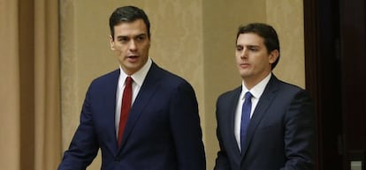 Pedro Sánchez y Albert Rivera a su llegada para la firma del acuerdo.