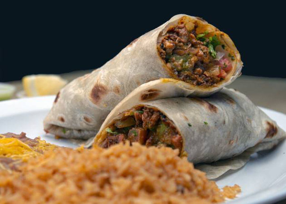 Butacos on X: #Suma10MilPuntosQue me invite a comer un burrito