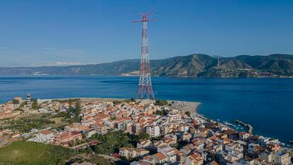 El proyecto de puente sobre el estrecho de Messina, que debía unir Calabria y Sicilia, sigue siendo una idea fantasma 30 años después de lanzarse.