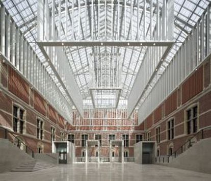El atrio del remodelado Rijksmuseum de Ámsterdam, que se reabrirá en abril tras la invervención de los arquitectos Cruz y Ortiz.