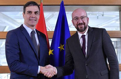 El presidente del Gobierno, Pedro Sánchez, y el del Consejo Europeo, Charles Michel, en Bruselas el pasado 5 de febrero. 