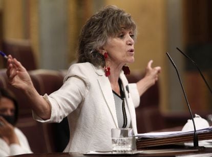 La exministra de Sanidad, María Luisa Carcedo (PSOE), defiende la proposición de ley de eutanasia en la sesión plenaria del Congreso.