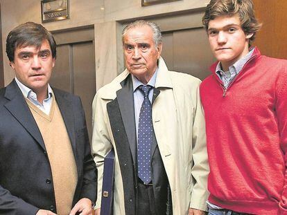 Las tres generaciones de Marcos Alonso (padre, abuelo e hijo).