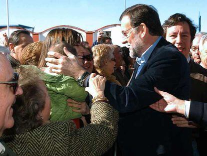 Rajoy y, tras él, Carlos Floriano, número uno al Congreso por Cáceres, ayer en Don Benito.