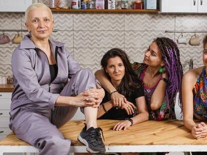 Imagen de la campaña de supermercados VkusVill que la matriarca colgó en su Instagram. Desde la izquierda: Yuma, Alina y Ksenia y Mila.