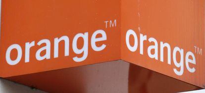 Fotografía tomada en París del logotipo de la empresa de telecomunicaciones Orange