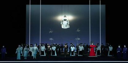 Todos los protagonistas de 'Turandot' en una escena del segundo acto de la ópera.