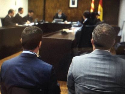 Bradford Young, vicepresidente de Tripadvisor (a la derecha de la imagen) en el juicio.