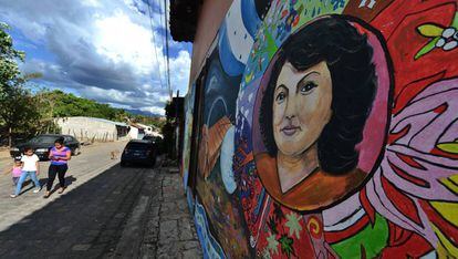 Mural dedicado a Berta Cáceres en Tegucigalpa, Honduras. 