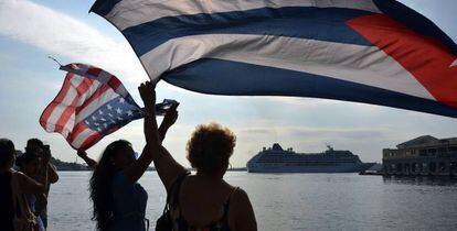 Llegada del primer crucero estadounidense a Cuba, de la firma Carnival, el 2 de mayo de 2016, tras cincuenta años sin conexiones marítimas.