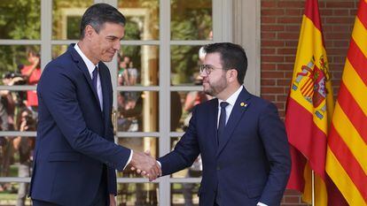 Pedro Sánchez recibe a Pere Aragonés en el palacio de la Moncloa en Madrid.