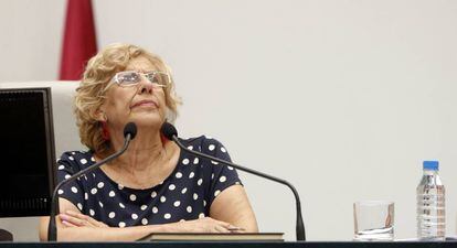 Manuela Carmena durante el pleno del Ayuntamiento de Madrid. 