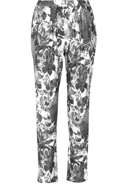 Son los mismos pantalones de Stella McCartney que lució hace unos días Diane Kruger. Su precio, 595 euros.