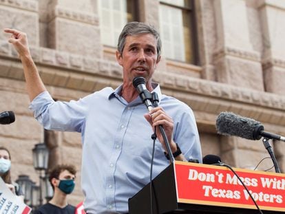 El excongresista y antiguo aspirante presidencial demócrata Beto O'Rourke habla en un mitin en Austin en mayo pasado.