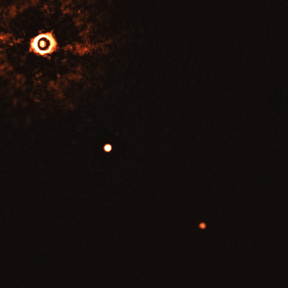 Estrella TYC 8998-760-1 acompañada por dos gigantescos exoplanetas, captada por el VLT.