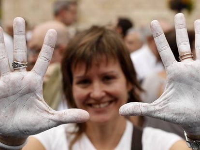 Una dona a la manifestaci&oacute; de Sant Jaume, a Barcleona.