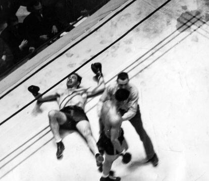 Paulino Uzcudun, derrotado en su combate con Joe Louis, en 1935, en Nueva York.