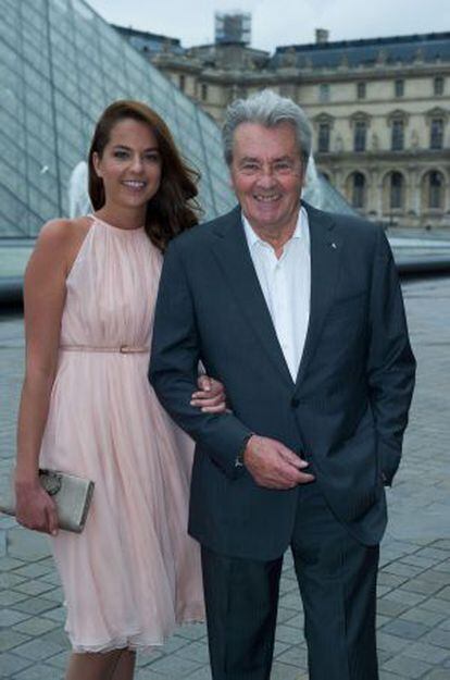 Alain Delon y su hija, Anouchka Delon, en Par&iacute;s.