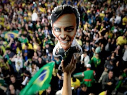 Simpatizantes de Jair Bolsonaro celebran su victoria en la avenida Paulista, en Sao Paulo (Brasil).