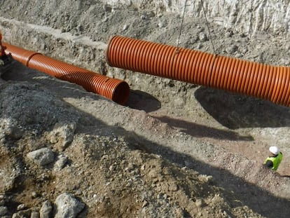 Instalaci&oacute;n de tuber&iacute;as de Adequa en la localidad madrile&ntilde;a de Rivas Vaciamadrid.