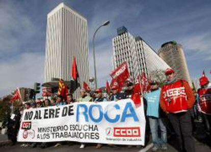 Trabajadores de Roca en una manifestaci&oacute;n.