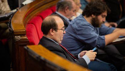 El líder del PSC, Miquel Iceta, durante una sesión del Parlament.