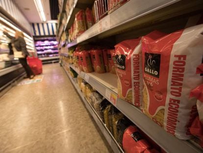 Productos de la marca Pastas Gallo en un supermercado en Madrid.  