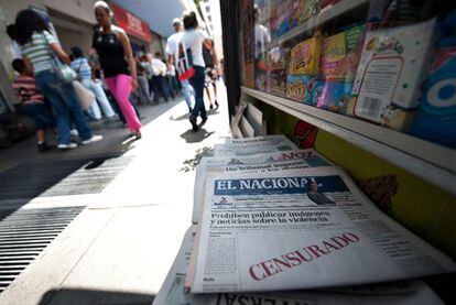 La portada de <i>El Nacional</i> salió a la calle el miércoles denunciando la prohibición de publicar imágenes y noticias sobre sucesos.