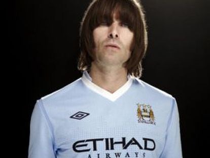 El cantante Liam Gallagher, con la camiseta del Manchester City.