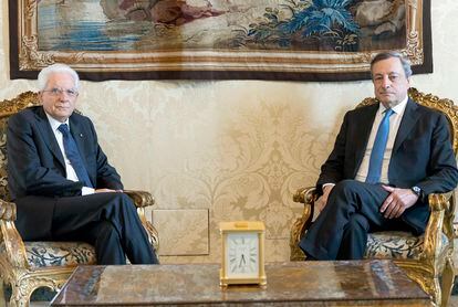 Sergio Matarella (izquierda) y Mario Draghi, el jueves en el palacio del Quirinal.
