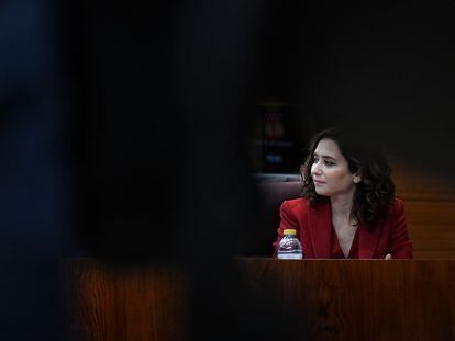 La presidenta de la Comunidad de Madrid, Isabel Díaz Ayuso, durante el pleno en la Asamblea de Madrid, este jueves.