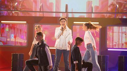 Levi Díaz (en el centro), en un ensayo de Eurovisión Junior este martes en París.
