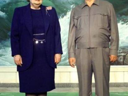 Madeleine Albright y Kim Jong-il, en Pyongyang en 2000.