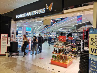 Una tienda de 'duty free' en el aeropuerto de Madrid-Barajas.