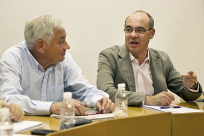 Guillerme V&aacute;zquez (izquierda) y Francisco Jorquera, ayer en la Executiva Nacional del BNG. 