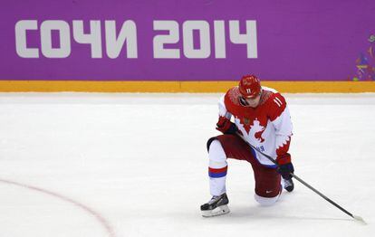 El ruso Yevgeni Malkin se lamenta tras la derrota.