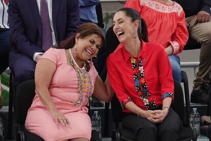 Clara Brugada y Claudia Sheinbaum el 14 de abril en Iztapalapa (Ciudad de México).