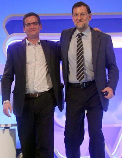 Basagoiti (izquierda) y Rajoy en el cierre del congreso del PP.