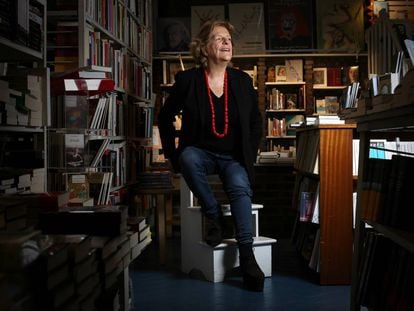 La escritora Maria Tena, en la libreria Rafael Alberti de Madrid.
