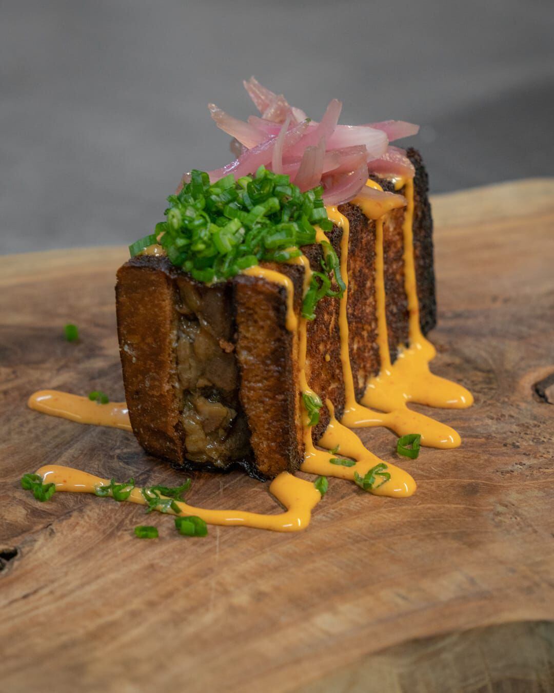 Katsu sando de morro de vaca Tudanca y cebolla encurtida, del restaurante Umma de Santander, en una foto proporcionada por el establecimiento.