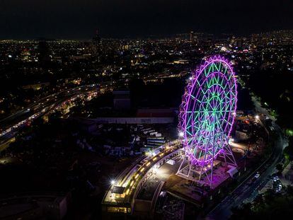 La Rueda de la Fortuna Aztlán 360, una de las principales atracciones del parque.