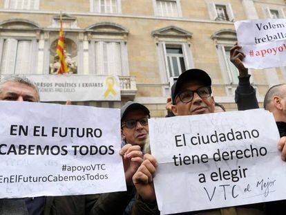 Conductores de VTC se manifiestan este martes ante la Generalitat.