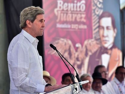 John Kerry habla en Guelatao (Estado de Oaxaca) durante una ceremonia por el natalicio de Benito Juárez, el 21 de marzo.